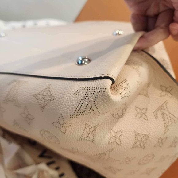 SOLD ❌ Louis Vuitton Carmel Mahina ❌ SOLD - Picture 6 of 9